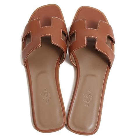 do hermes sandals run small.